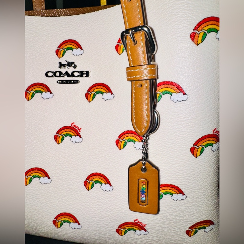 Coach Mollie Tote Rainbow Heart Print 2023 #CK373 - NWOT $378 - Picture 8 of 16